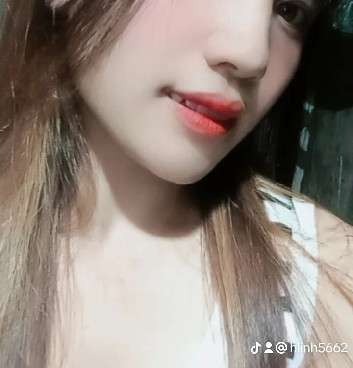 -Hanni_ Chatroom