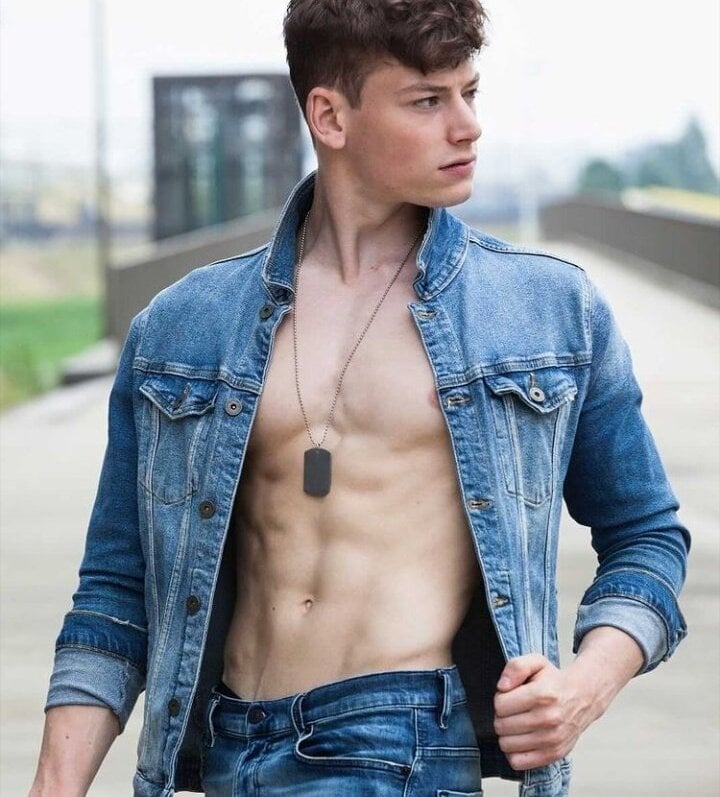 18youngtinyboyflex Chatroom