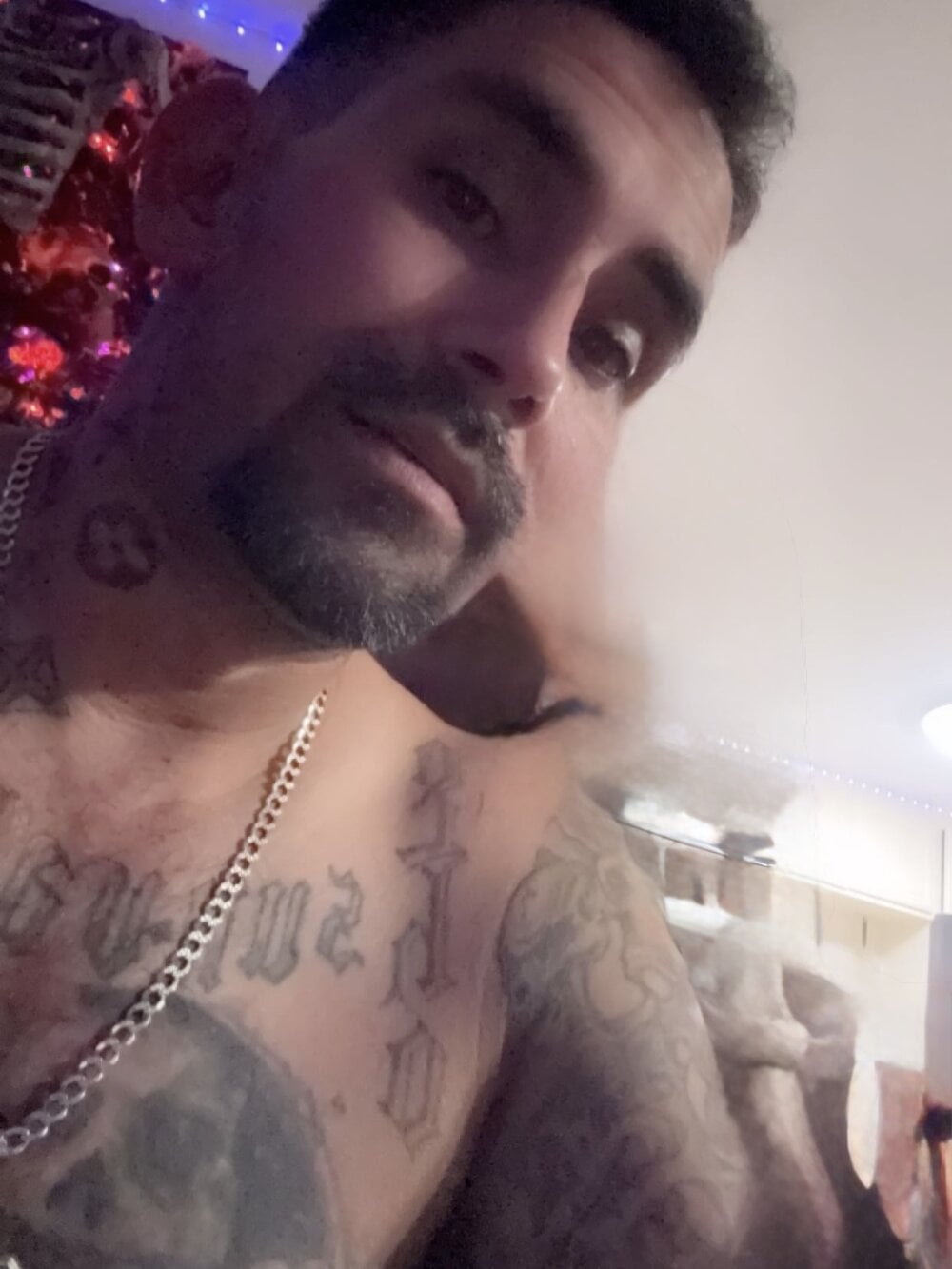 1HornyGuyinthe805 Chatroom