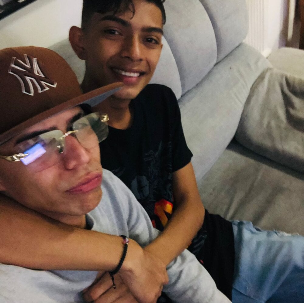 1SUCKING_GUYS Chatroom