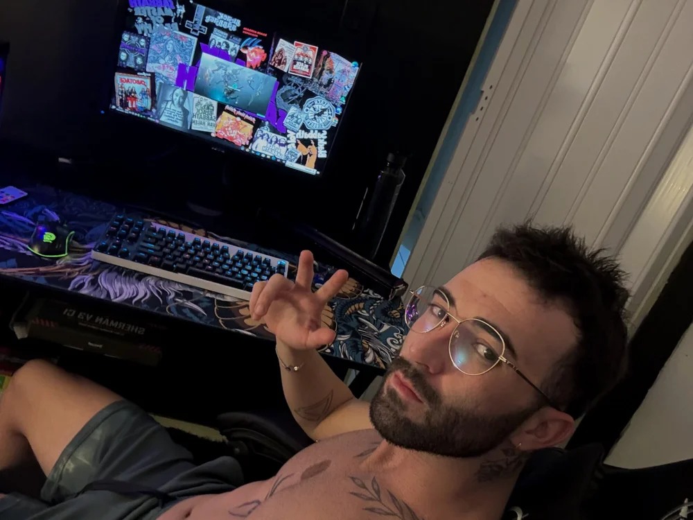 Aaron_hyuga Chatroom