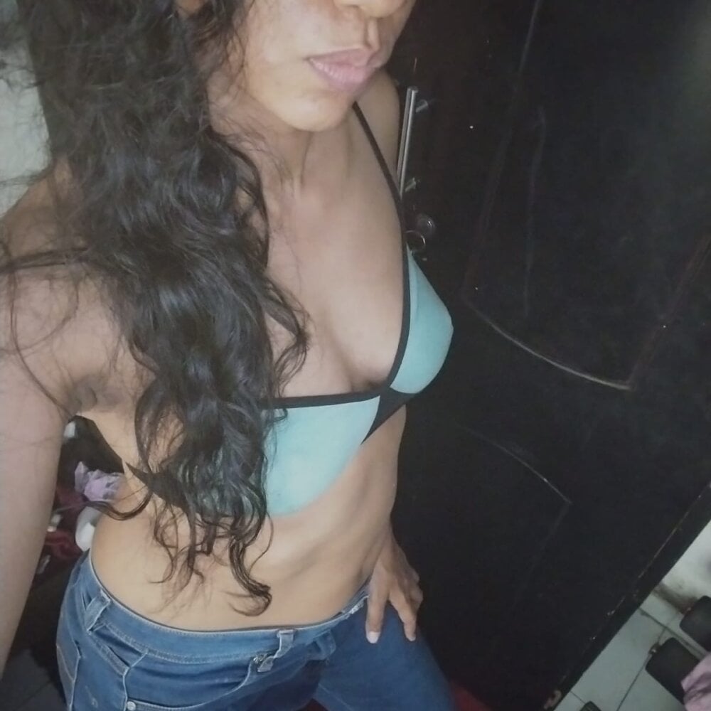 Aayesha_Love Chatroom