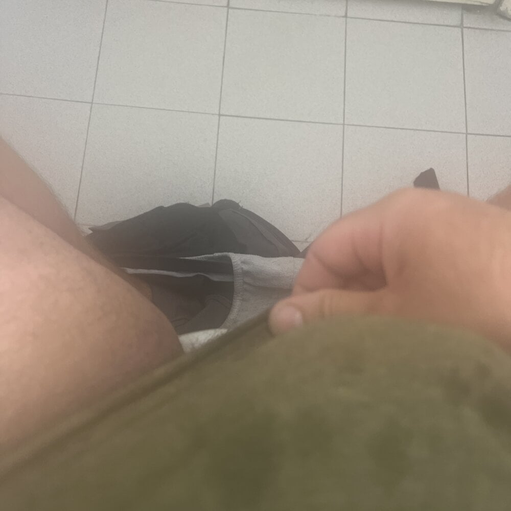 Abnega00-02A Chatroom