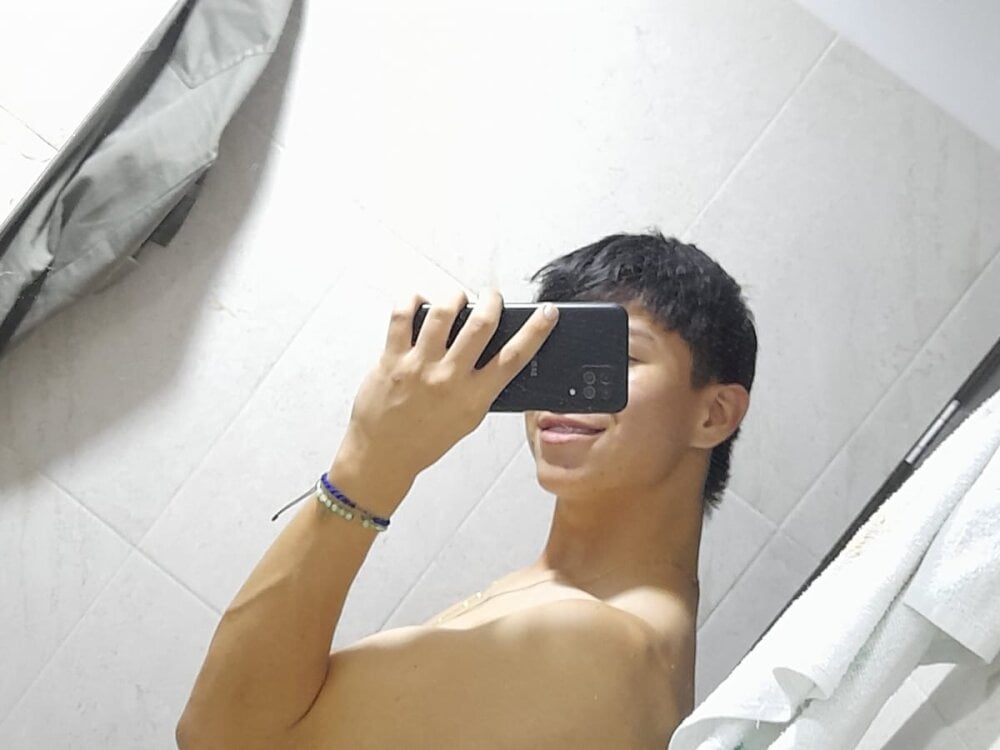 Abraham_horny18 Chatroom