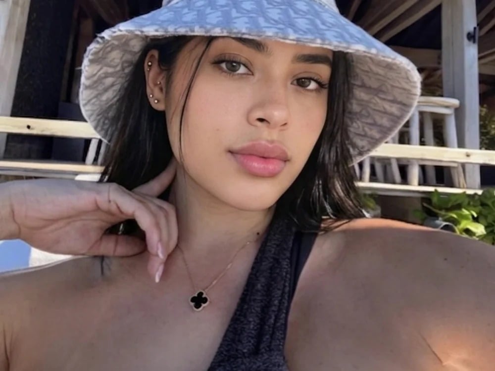 AbrilCollins Chatroom