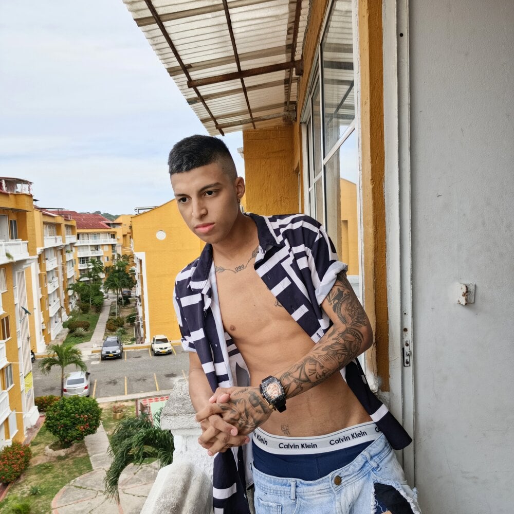 Adan_Connor Chatroom