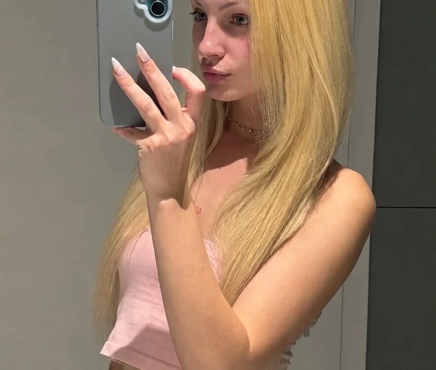 AddaDoll Chatroom