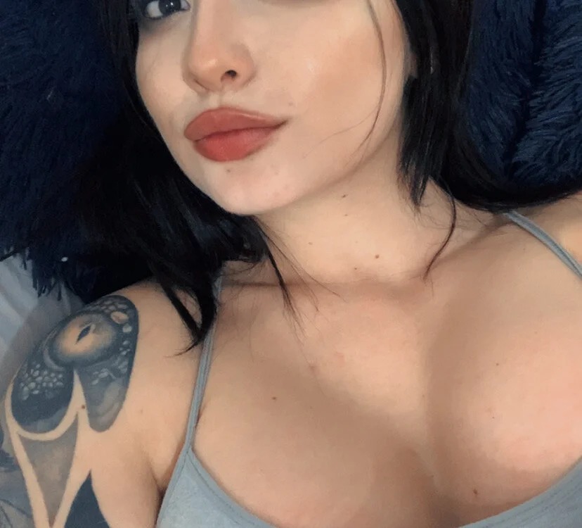 Adeelinee_Devouur Chatroom