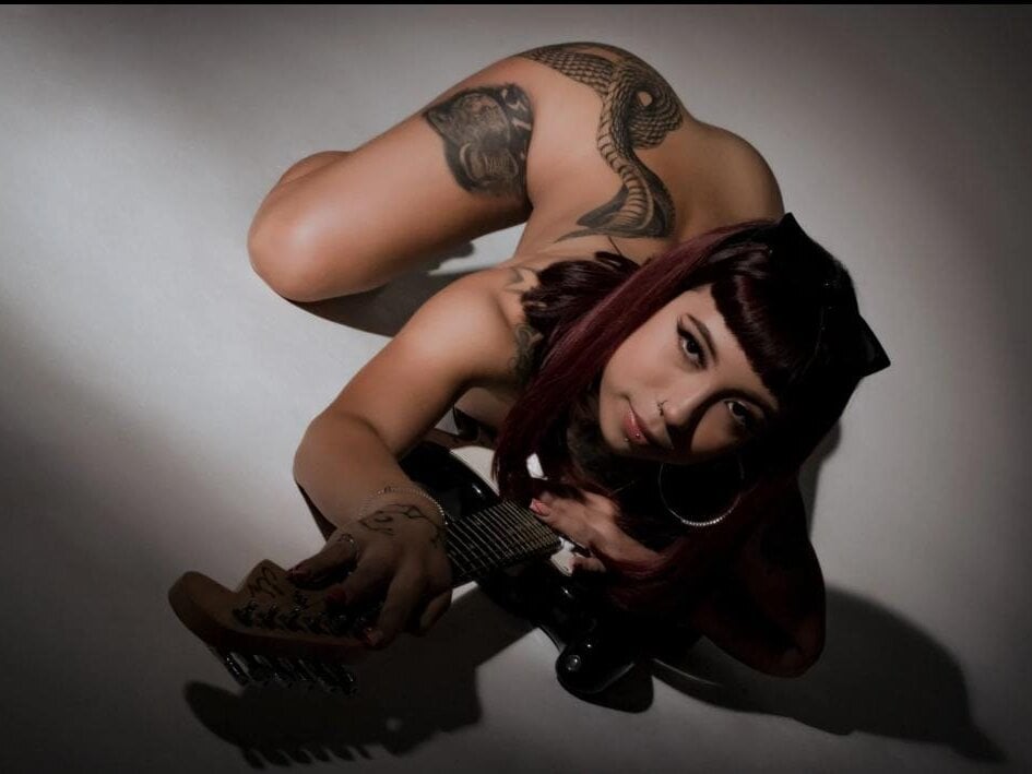 Adhara_Jonees Chatroom