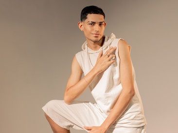 adonis-wb
