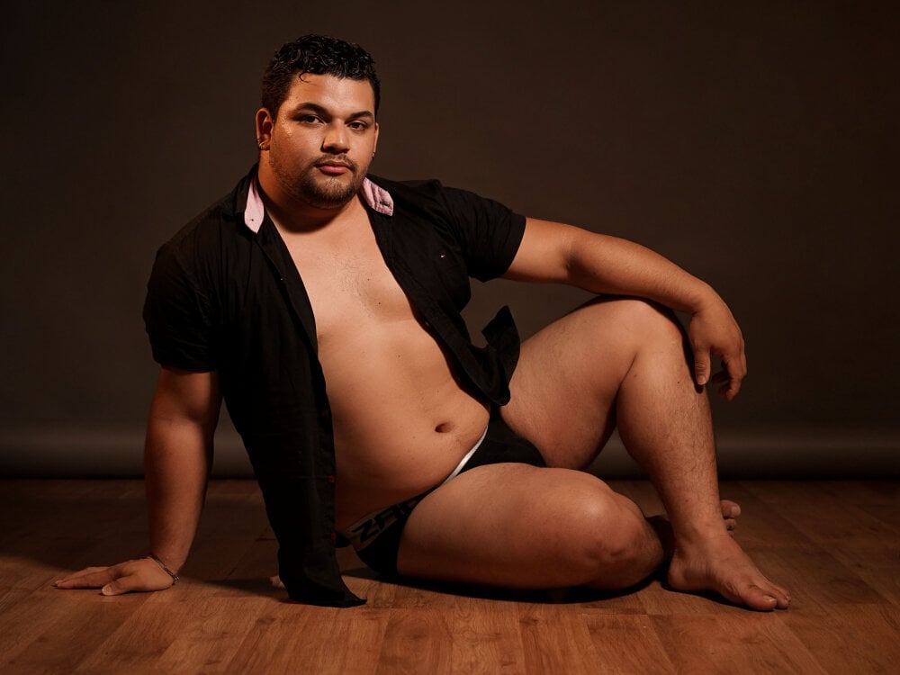 Adonis_Walker Chatroom