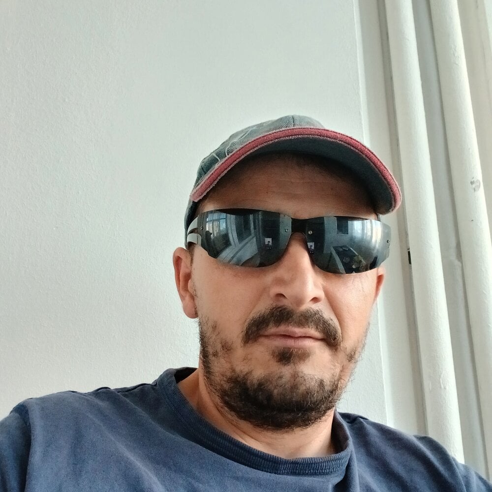 Adrian800009 Chatroom