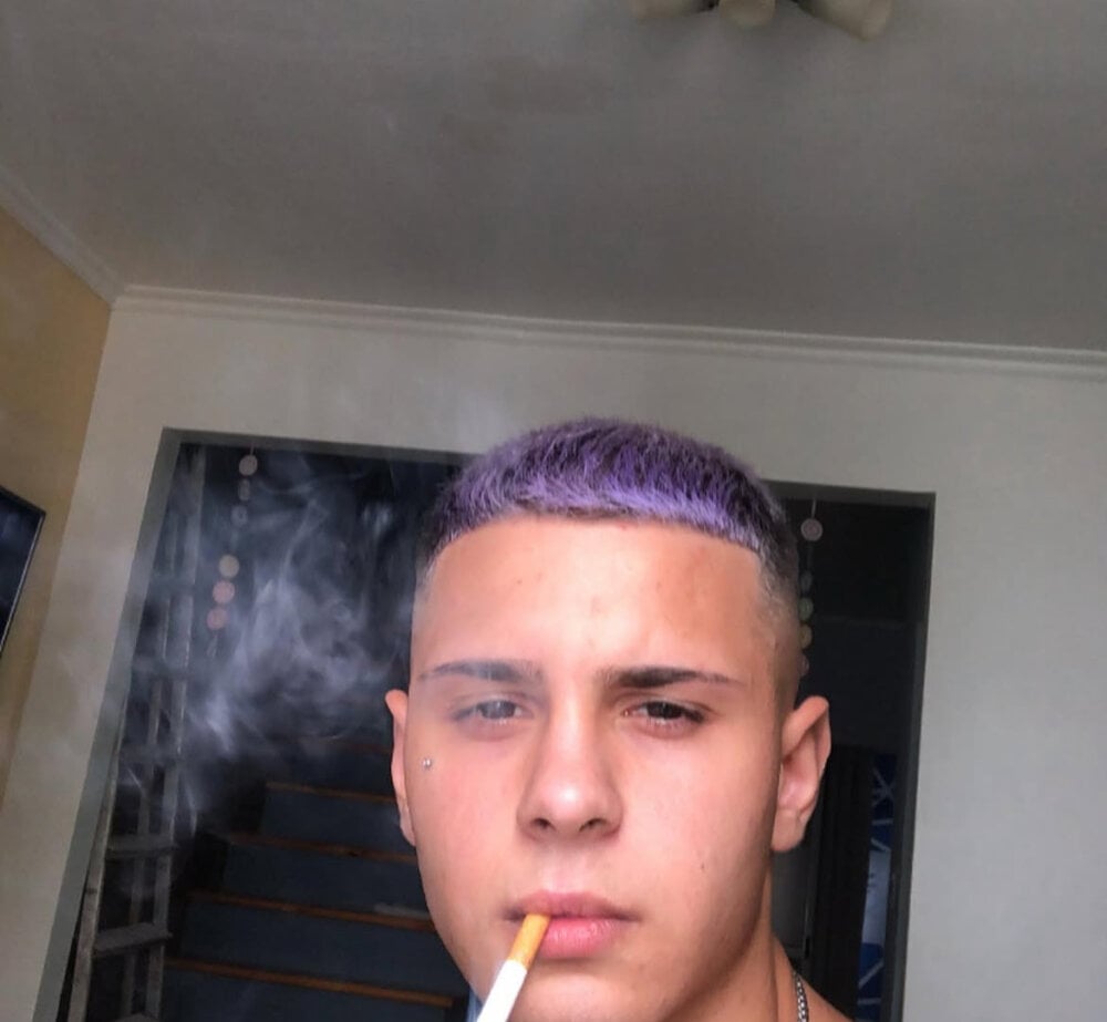 Agusstincitoo777 Chatroom