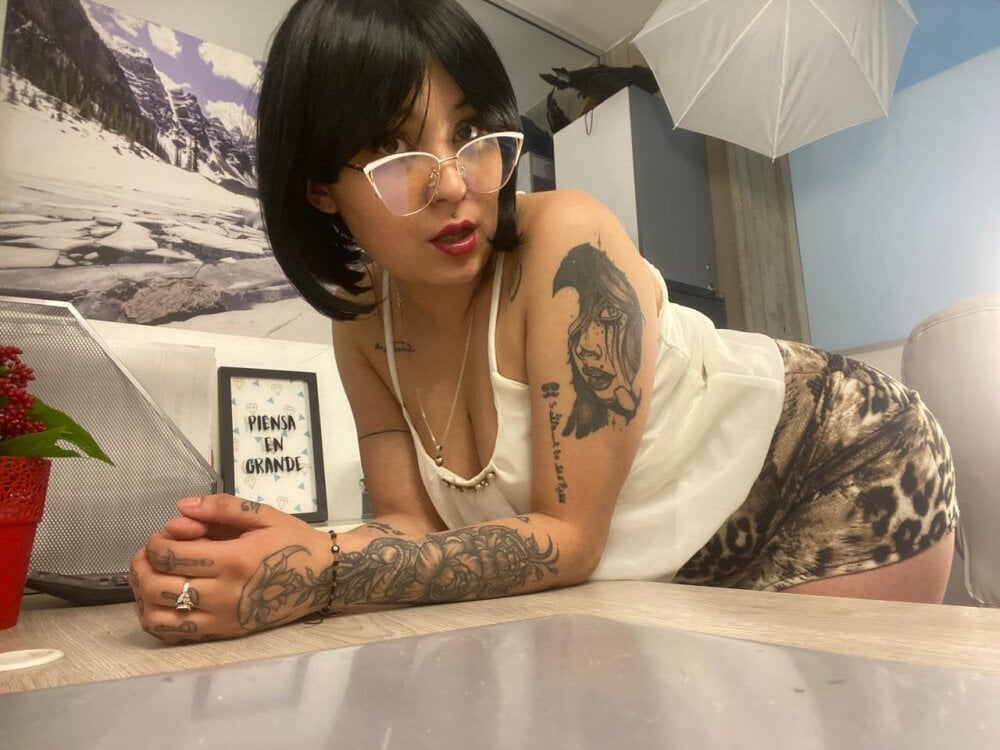 Akemi16 Chatroom