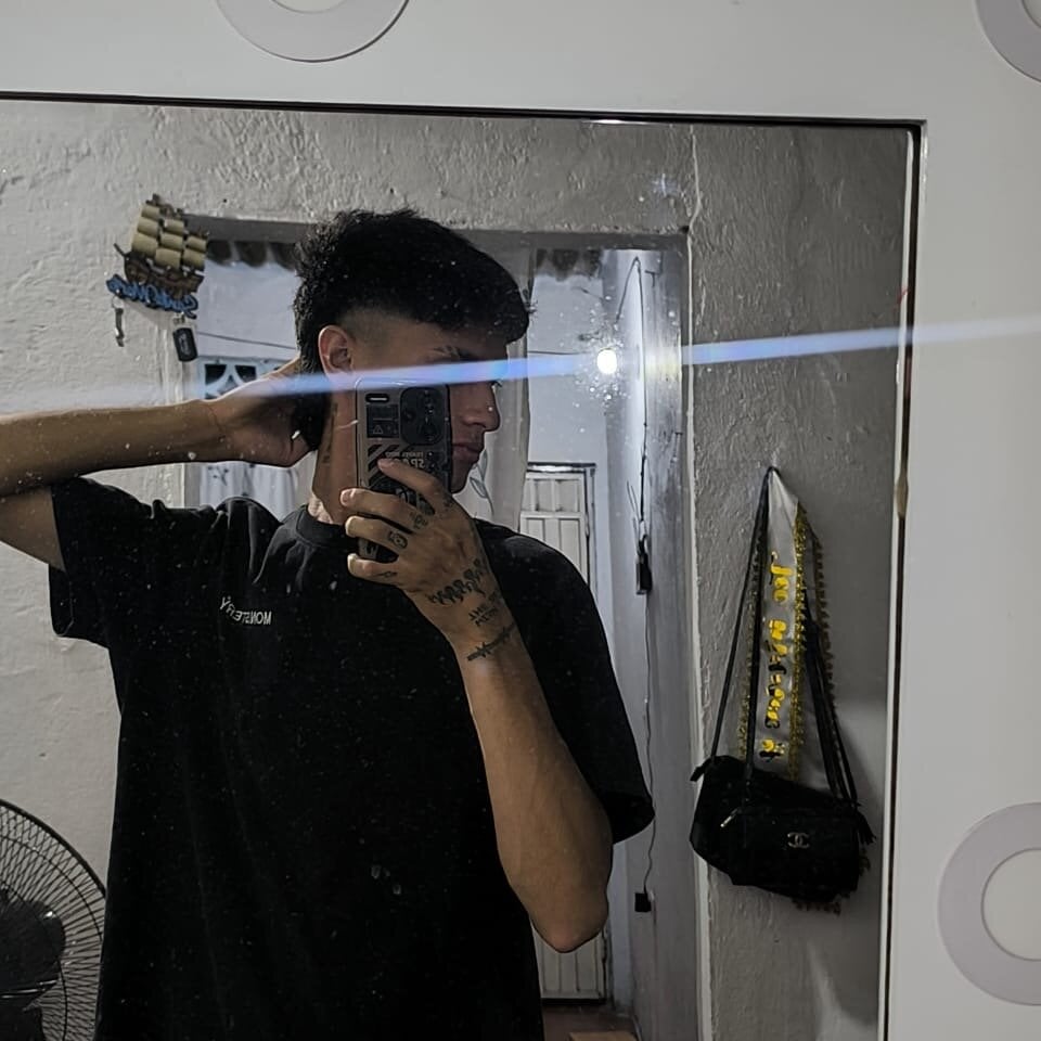 Akyra_latinn Chatroom