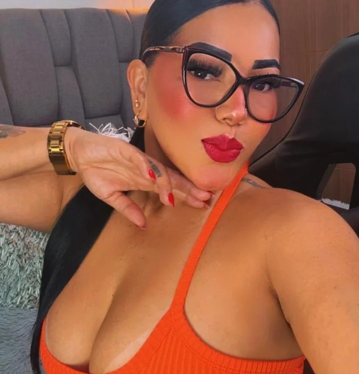 Alanna_19 Chatroom