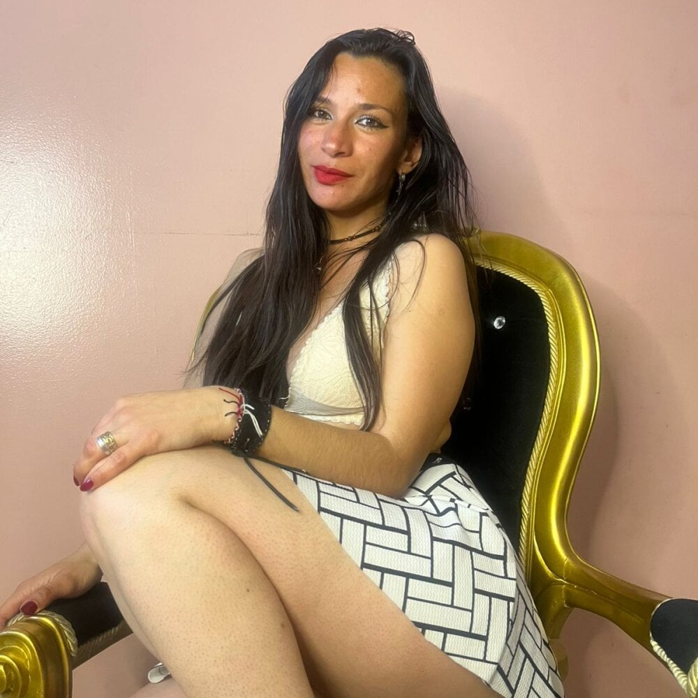 Alanna_Foxx_ Chatroom