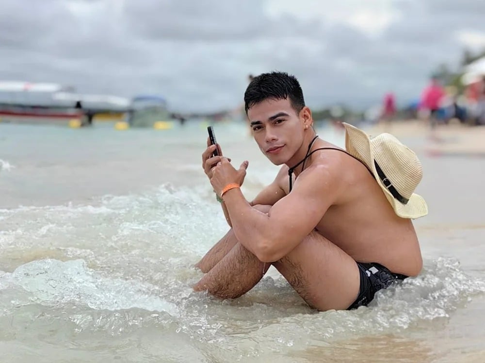 Alejandro_karter18 Chatroom