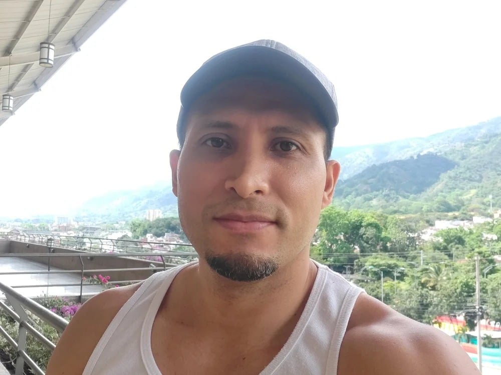 Alejandro_macho Chatroom