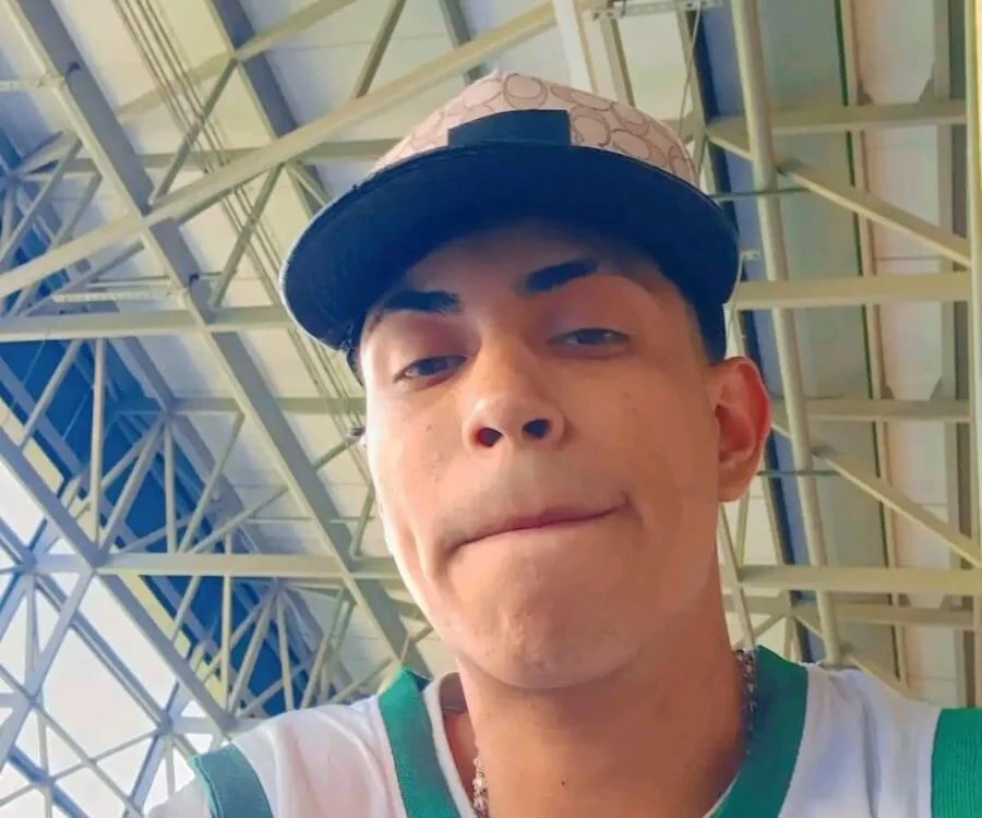 Alejitoo_23 Chatroom