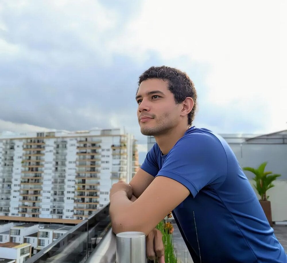 Alejo_Perez Webcam Profile Picture Alejo_Perez Chatroom