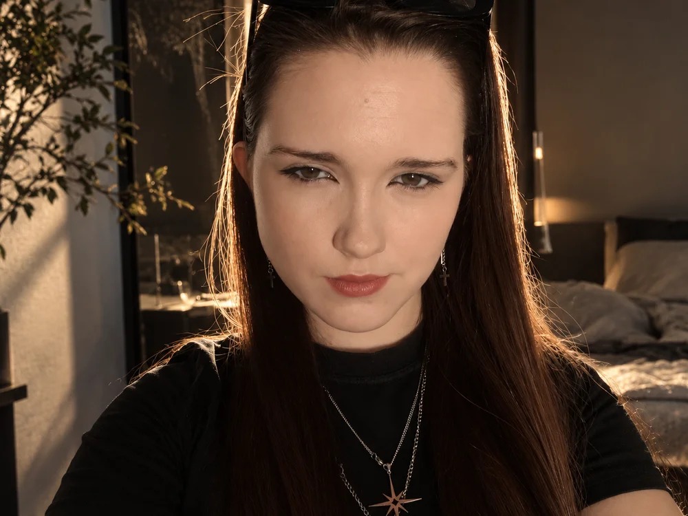 AlessandraToth Chatroom
