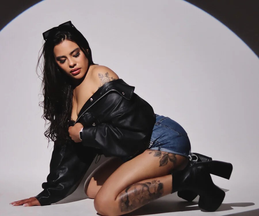 Alessia-Ferrer Chatroom