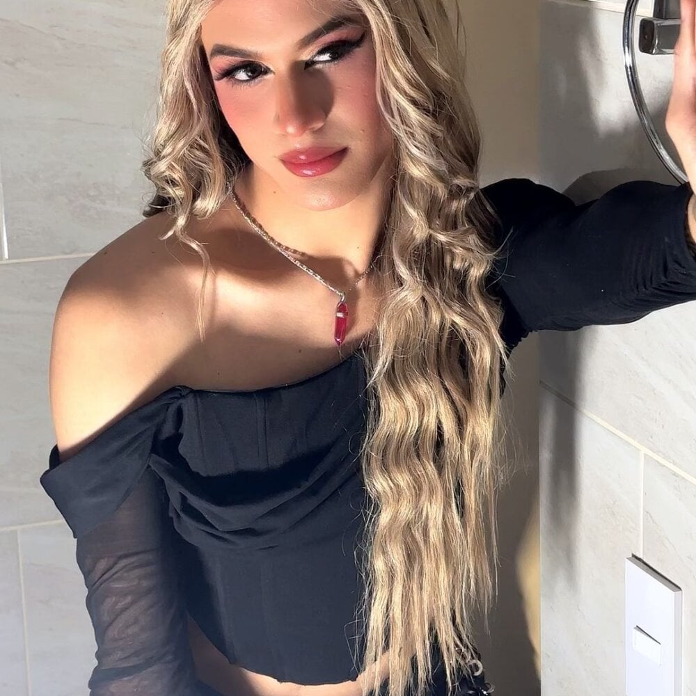 Alexa_and_Aranza_ Chatroom