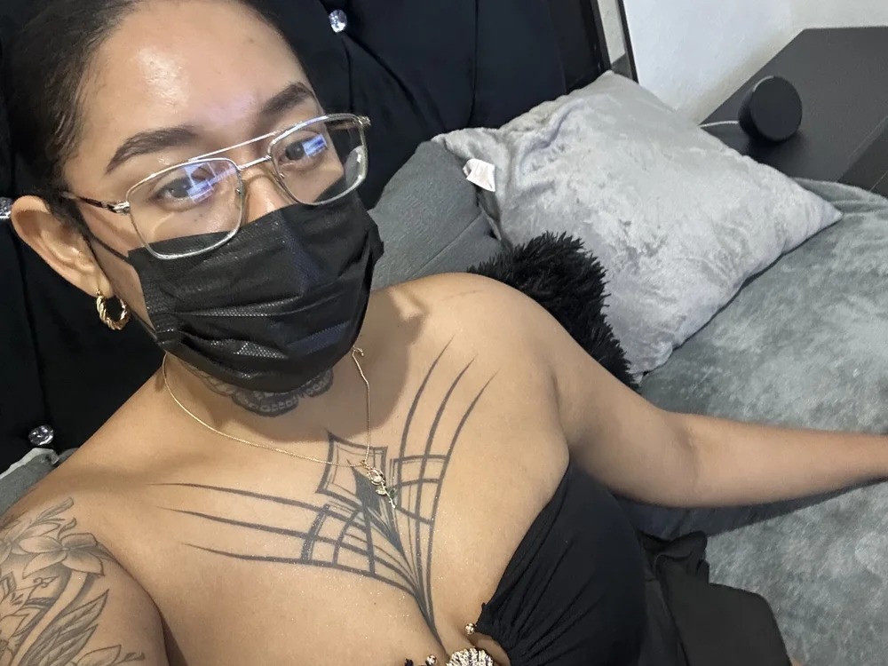 AlexandraSaez Chatroom