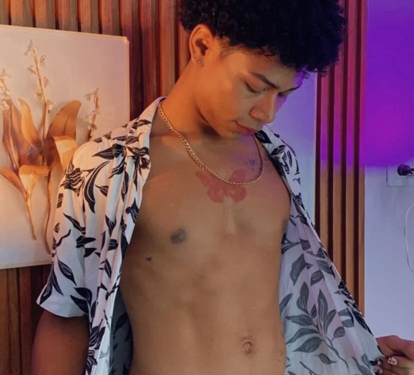 Alexis_21cm Chatroom