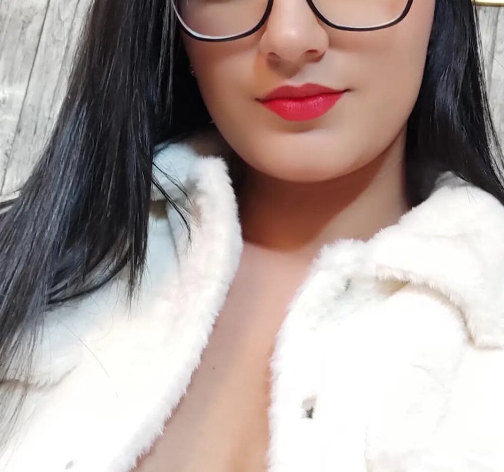 AlexxaMiiller Chatroom