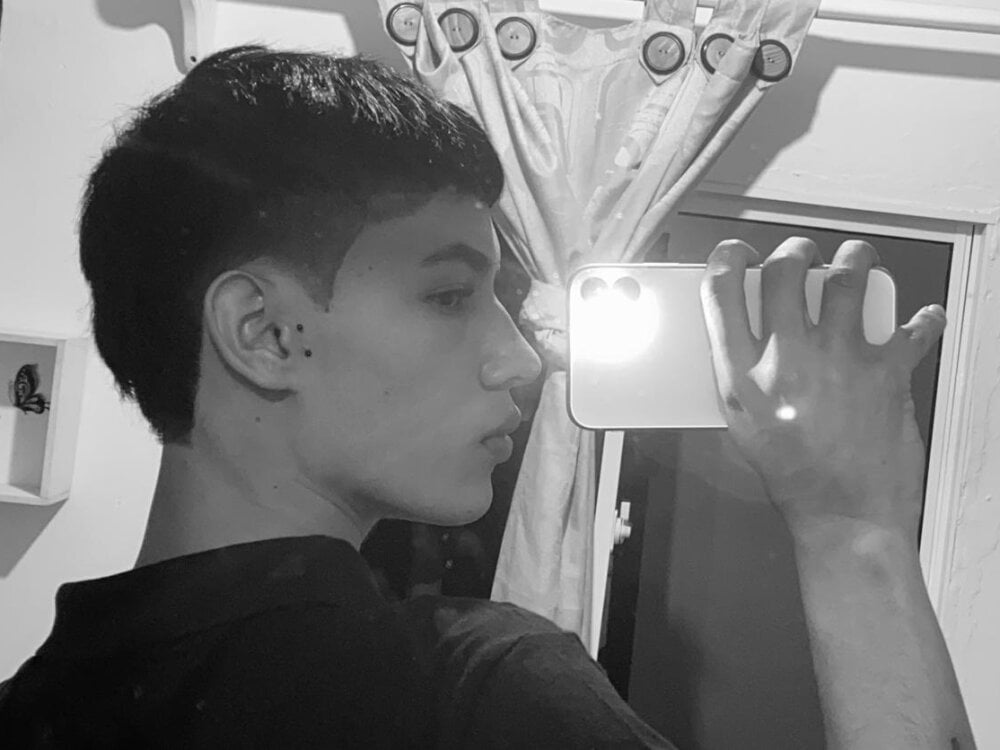 Alexxus_Smith Chatroom