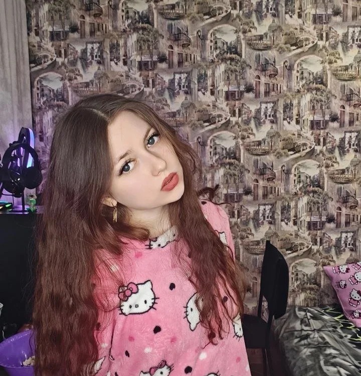 AliceVeloura Chatroom