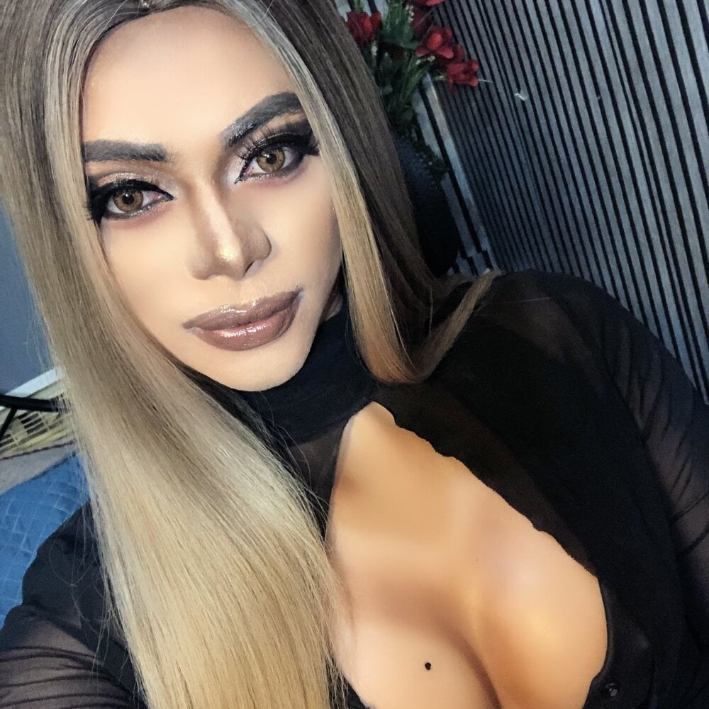AlisonCox Chatroom