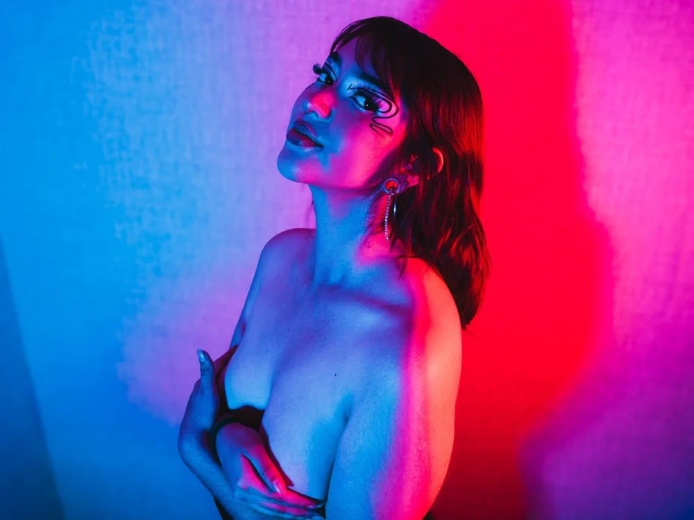 AlizCameron Chatroom
