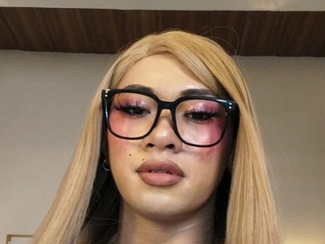 alluring-carmela