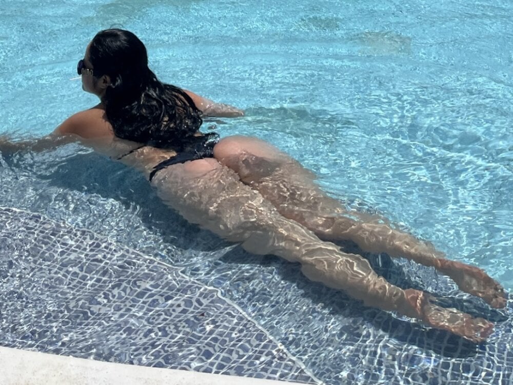 Allyson02_ Chatroom