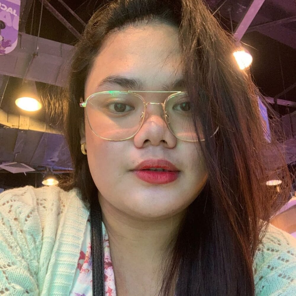 AlwaysHornyMia Chatroom