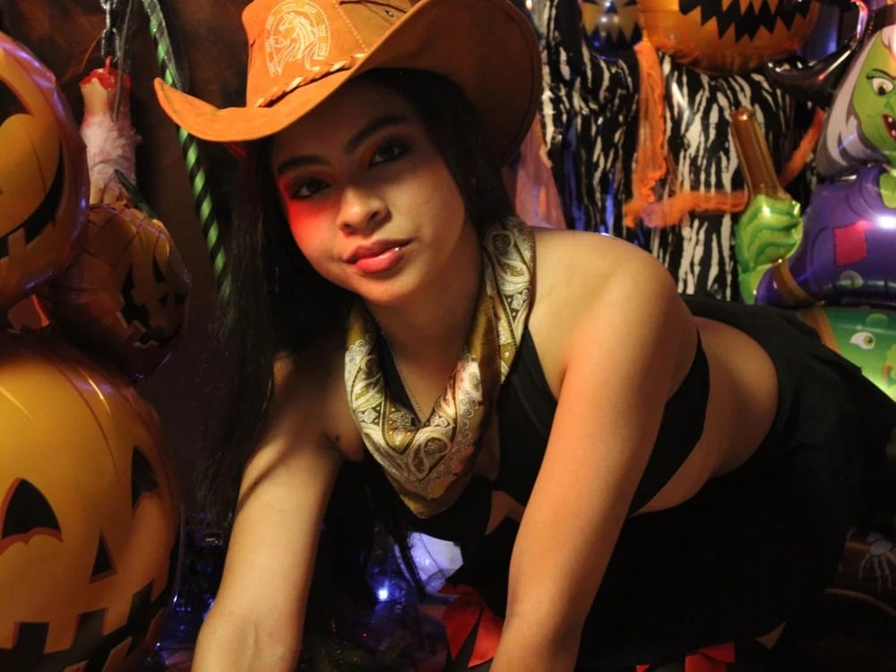 Amara_Connors Chatroom