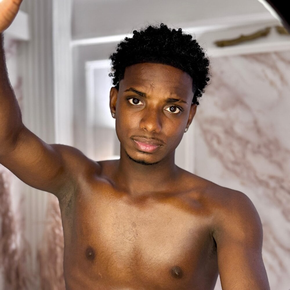 Amare_25 Chatroom