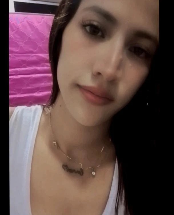 Amy_Wide Chatroom