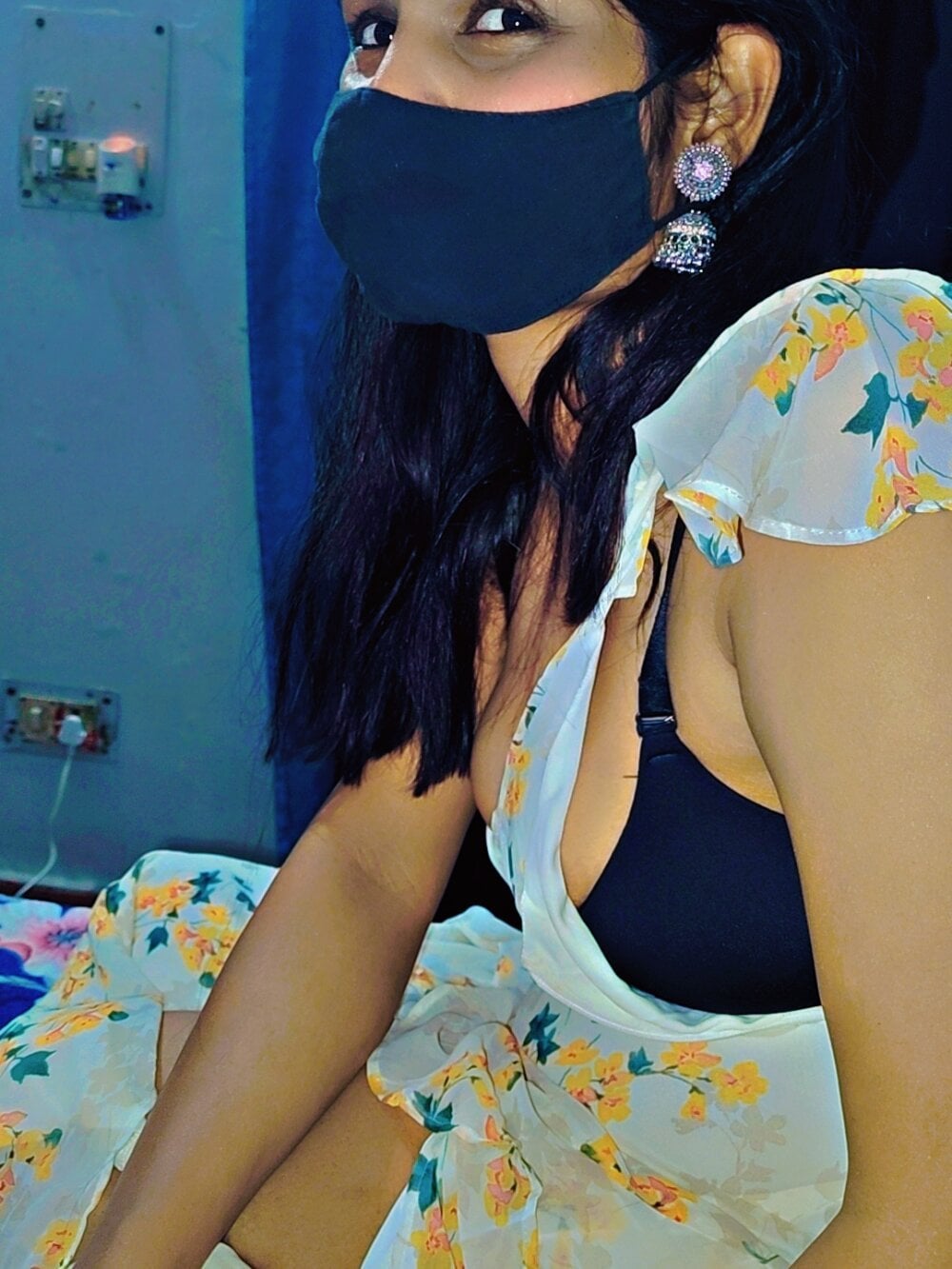 Anamikahotdear Chatroom