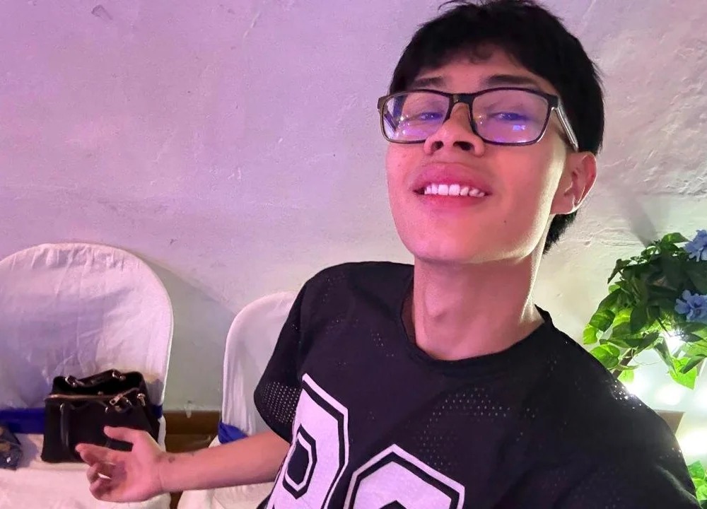 Andrew16__Re Chatroom
