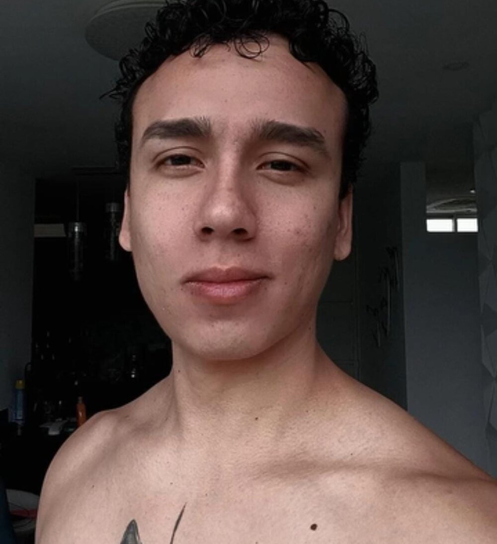 Andrew_Thomas_ Chatroom