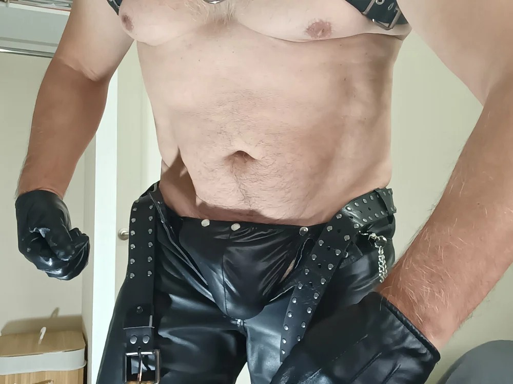 Andrex_Leather Chatroom