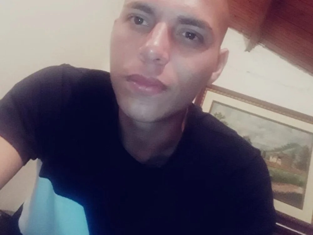 Andrezzz69 Chatroom