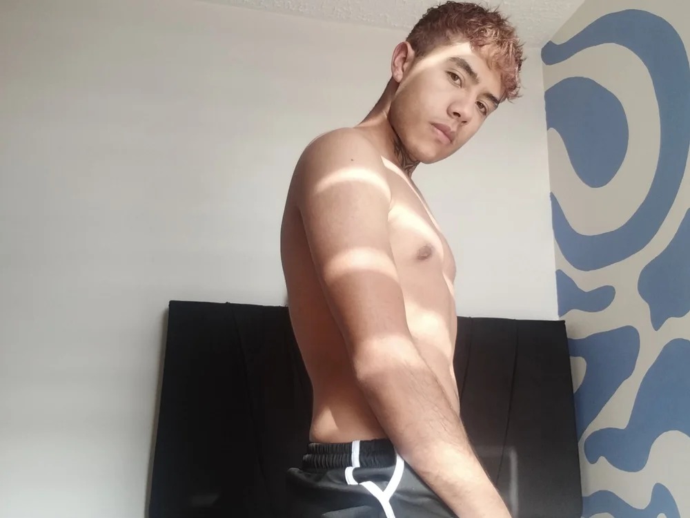 Andy_Greey Chatroom