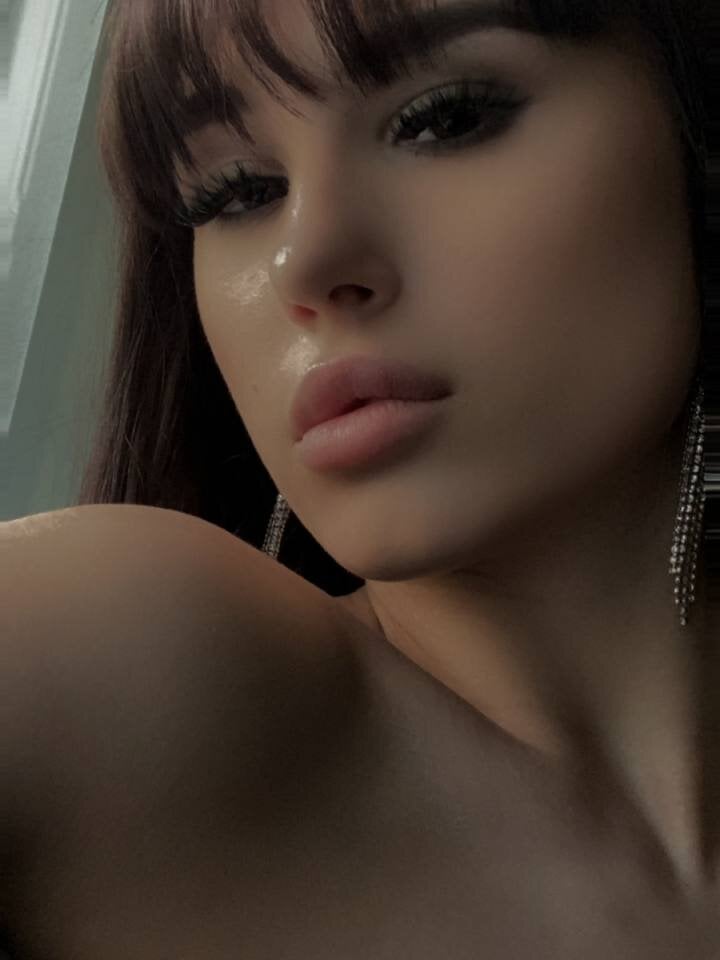 AneliaRich Chatroom