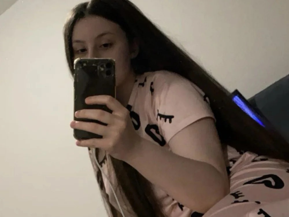 Angela80 Chatroom
