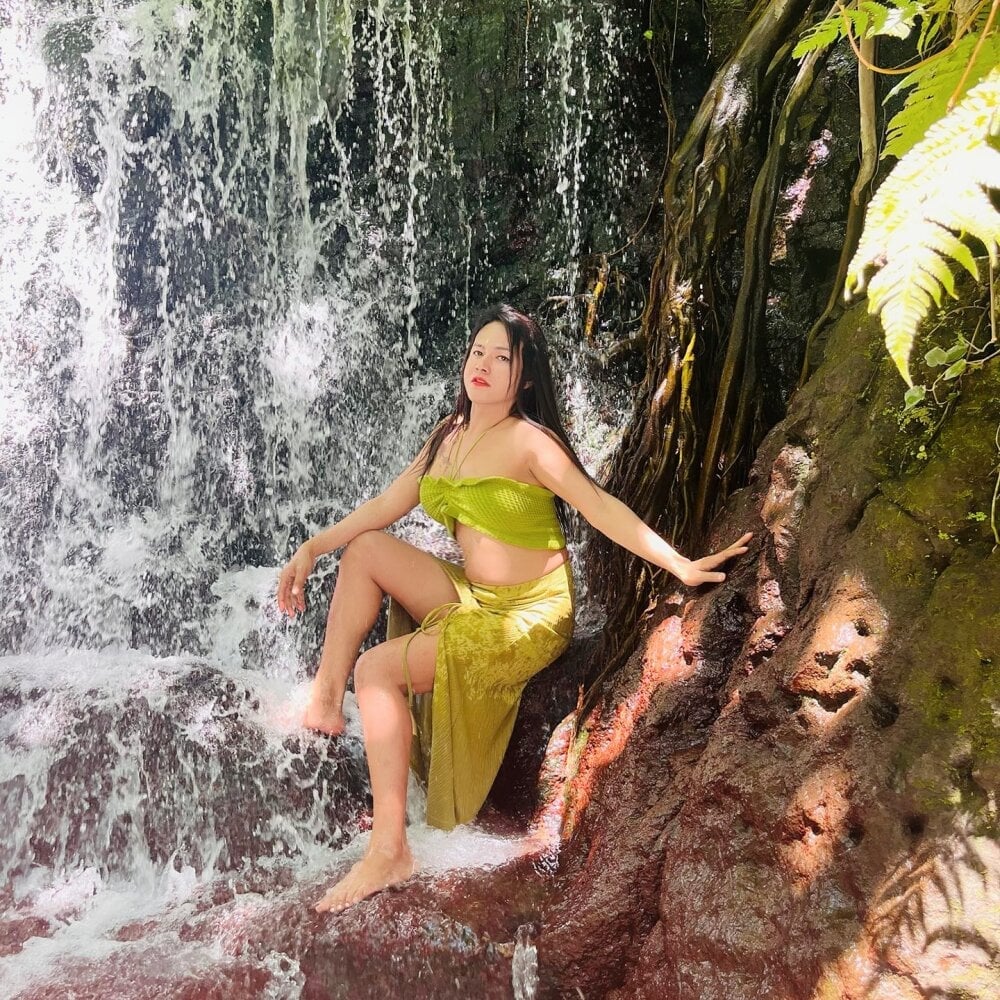 Angelic_Asian69 Chatroom